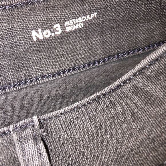 DL1961 size 28 distressed instasculpt skinny jeans - Picture 6 of 8